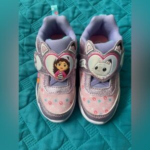Girls Pink & Lavender Character Light-Up Sneakers - size 8
Gabby Dollhouse